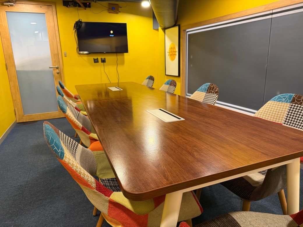 8 Seater Meeting Room