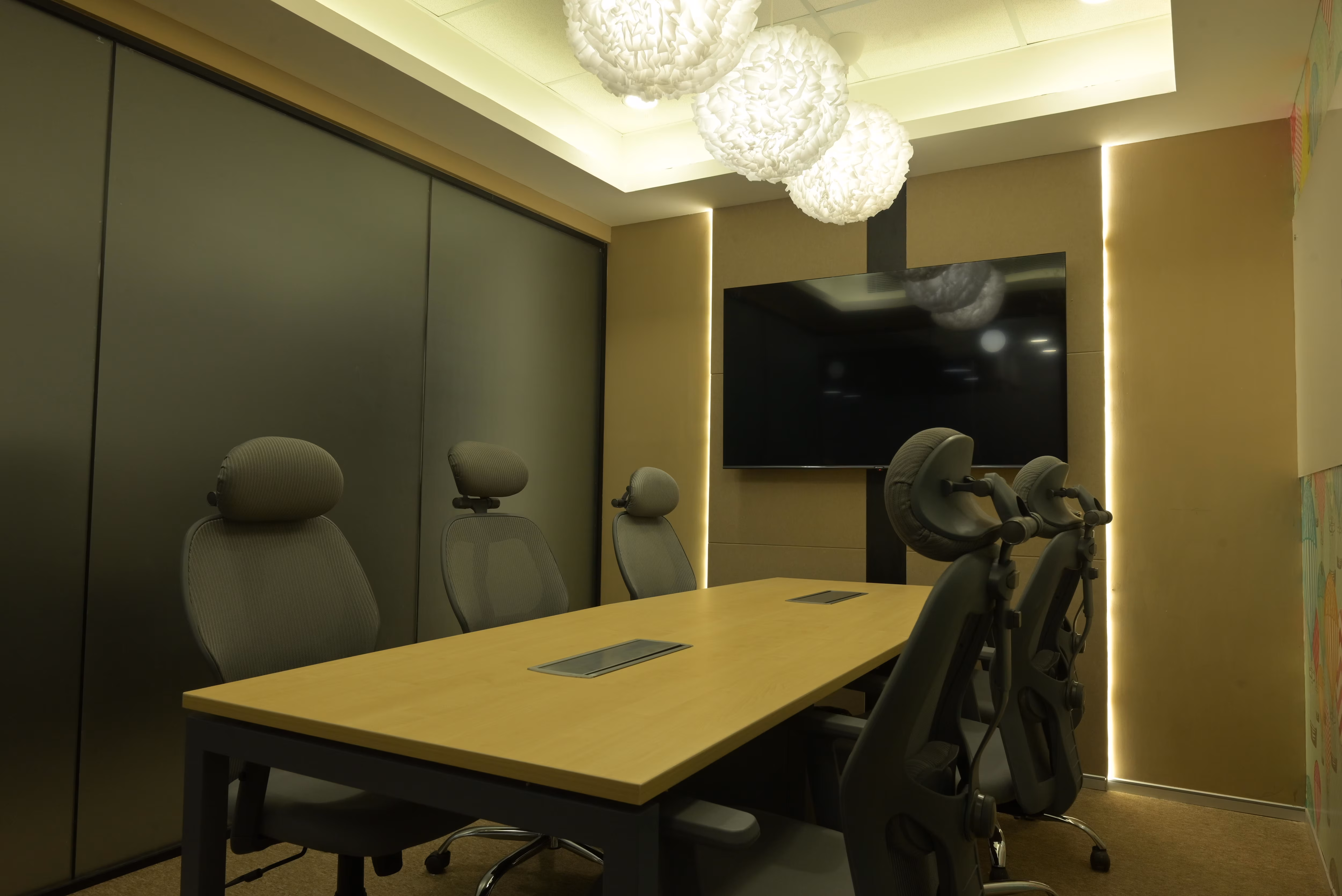 5 Seater Meeting Room