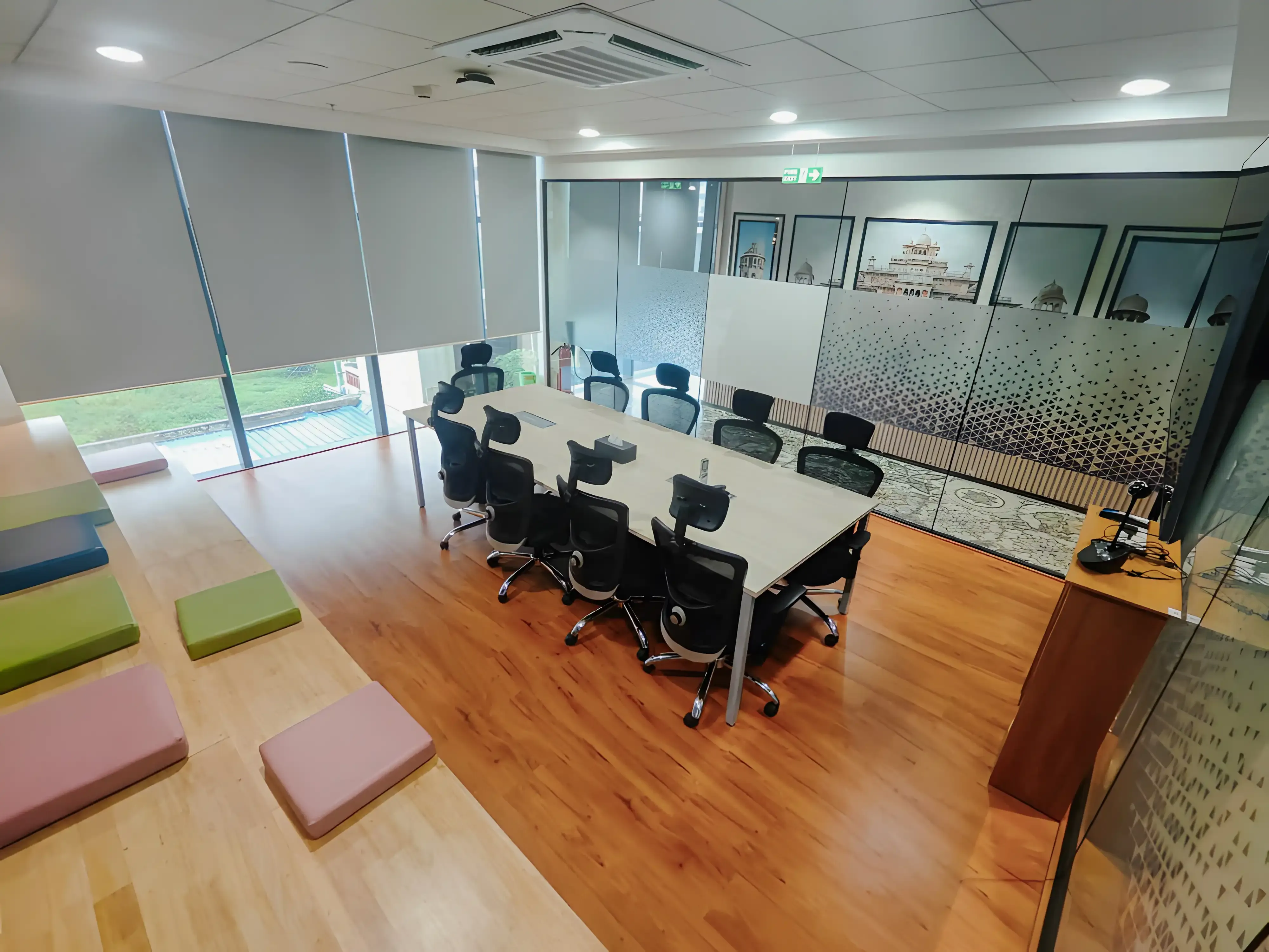 9 Seater Meeting Room