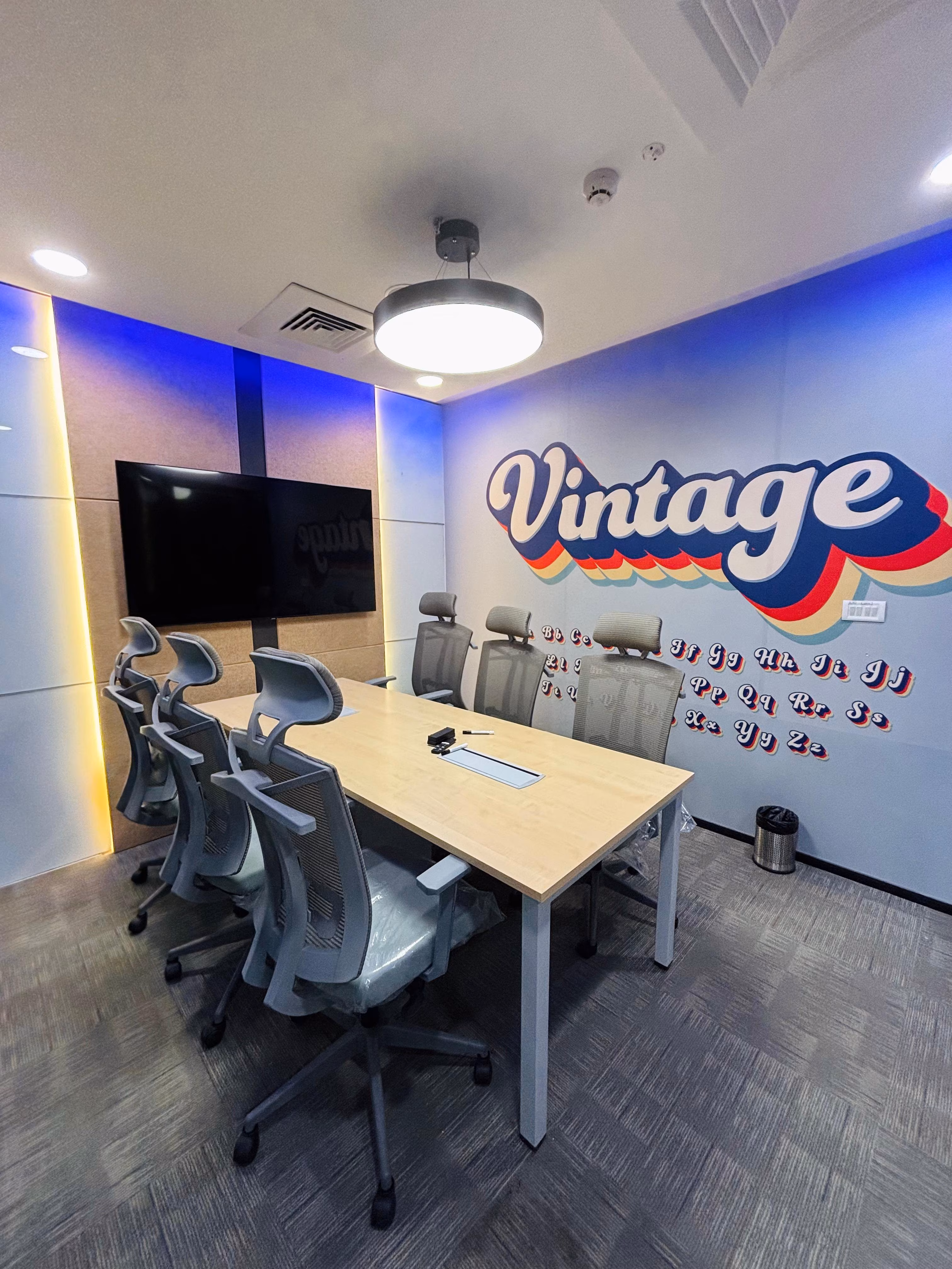 6 Seater Meeting Room