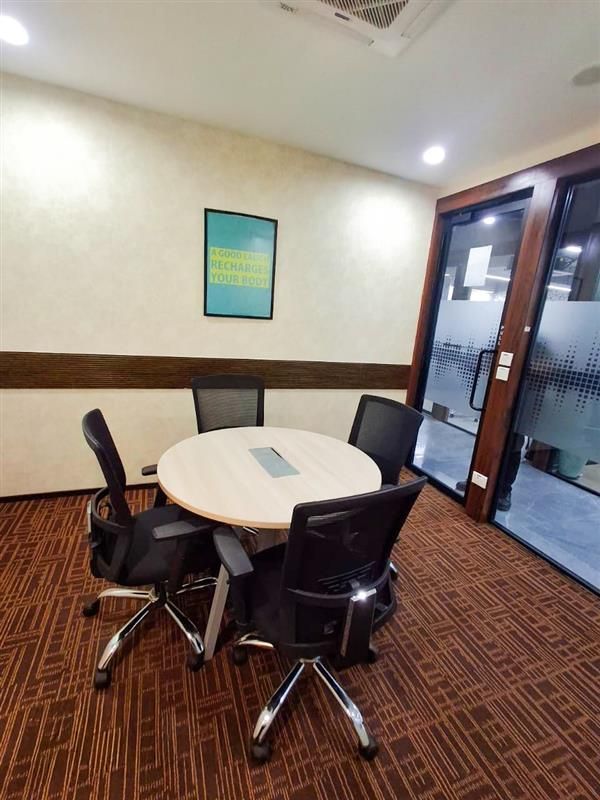 4 Seater Meeting Room