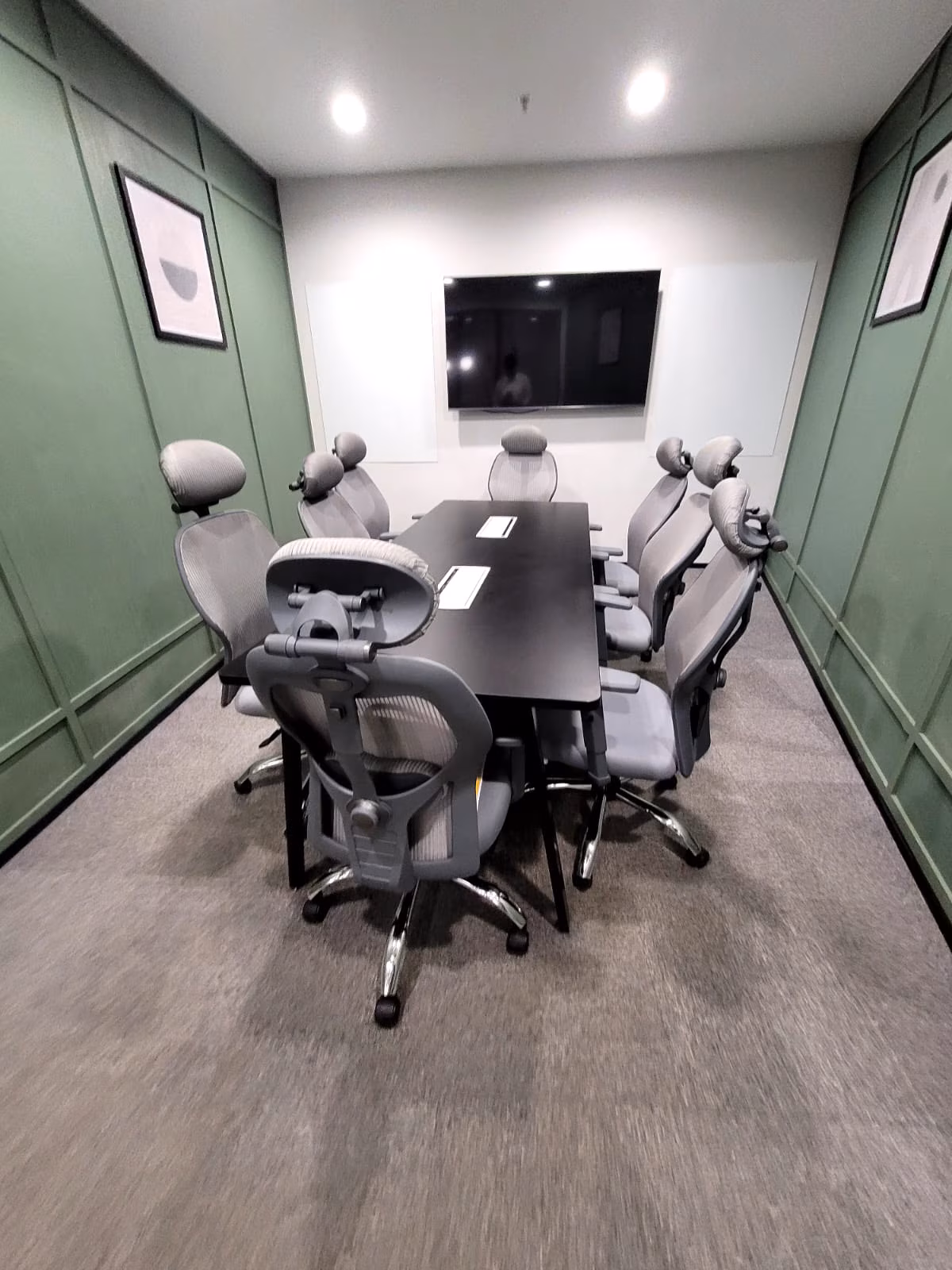 8 Seater Meeting Room