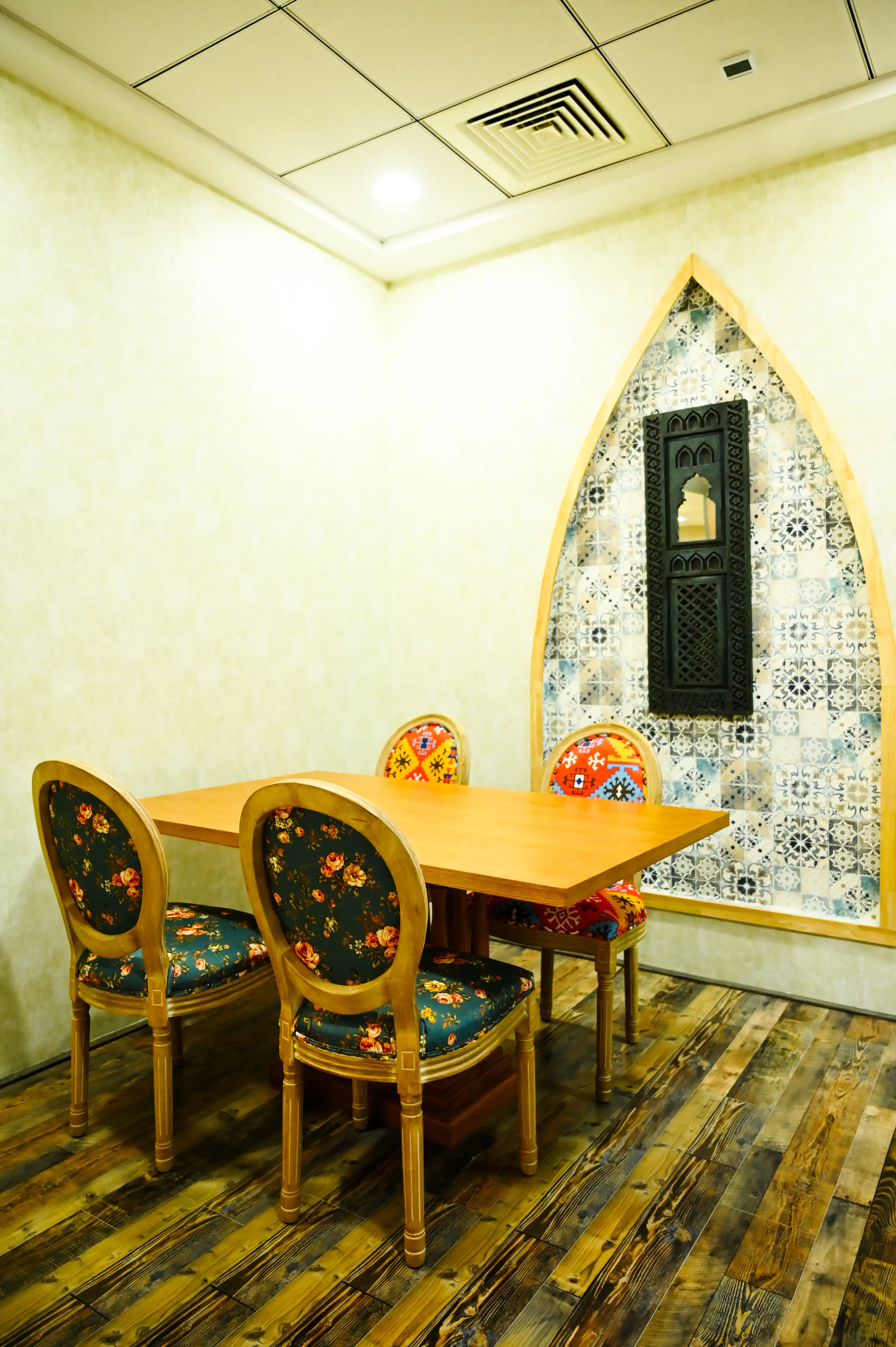 4 Seater Meeting Room