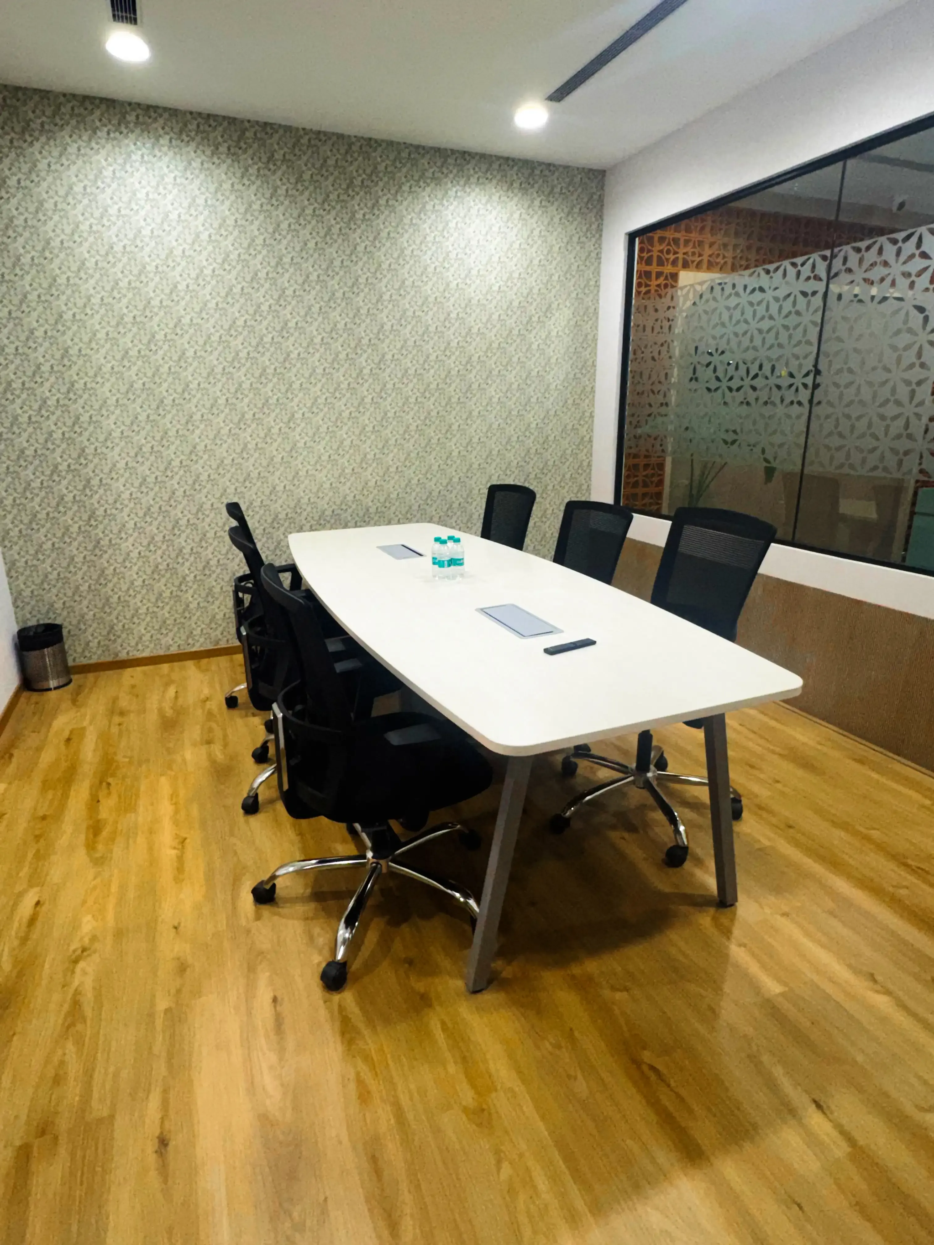 6 Seater Meeting Room