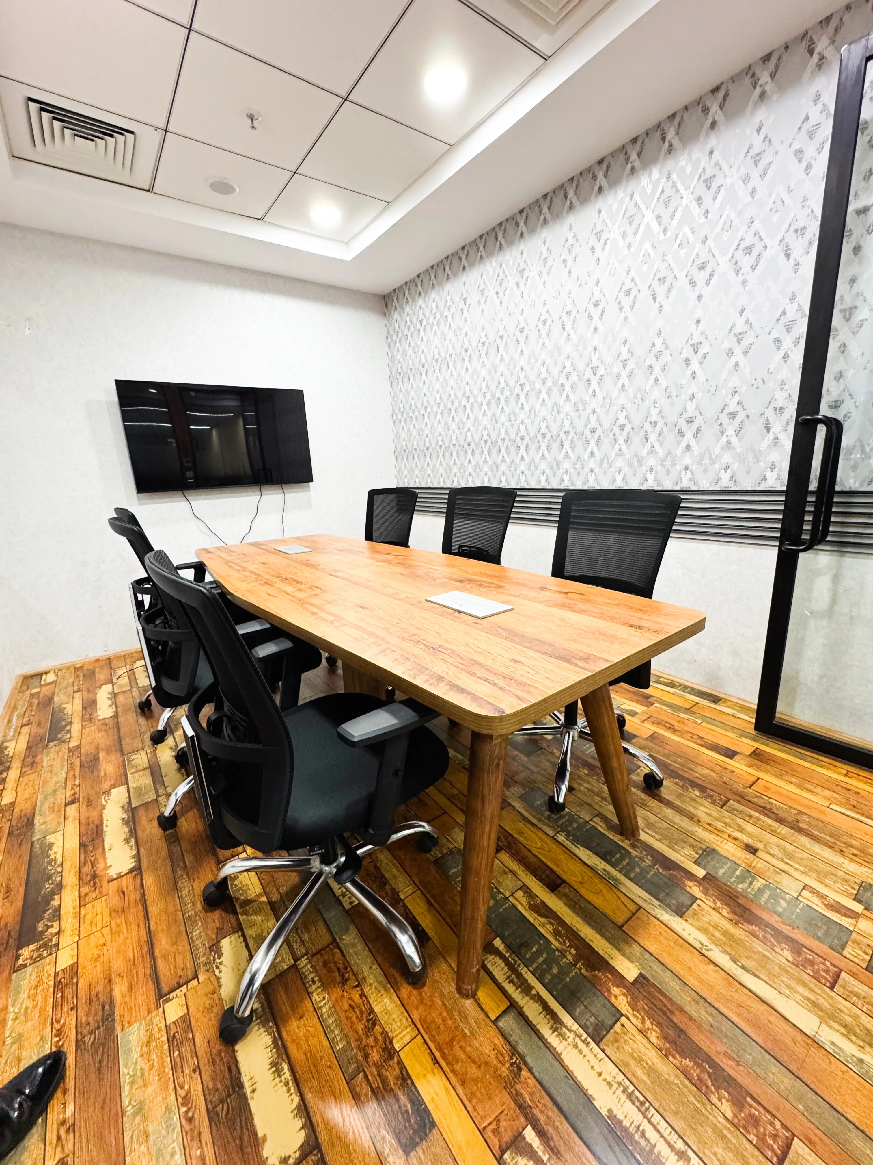 6 Seater Meeting Room