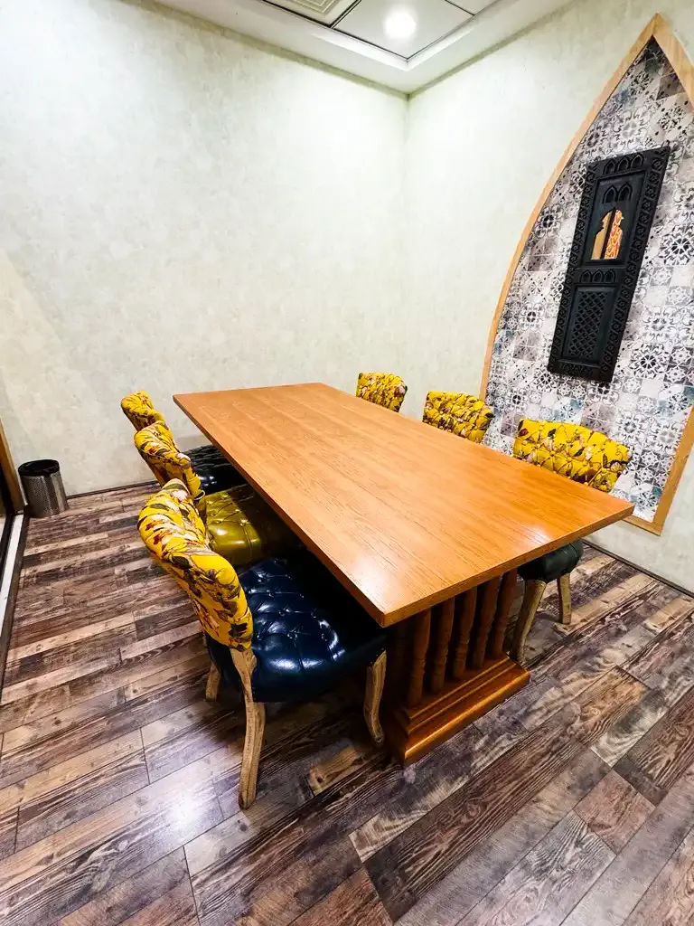 6 Seater Meeting Room