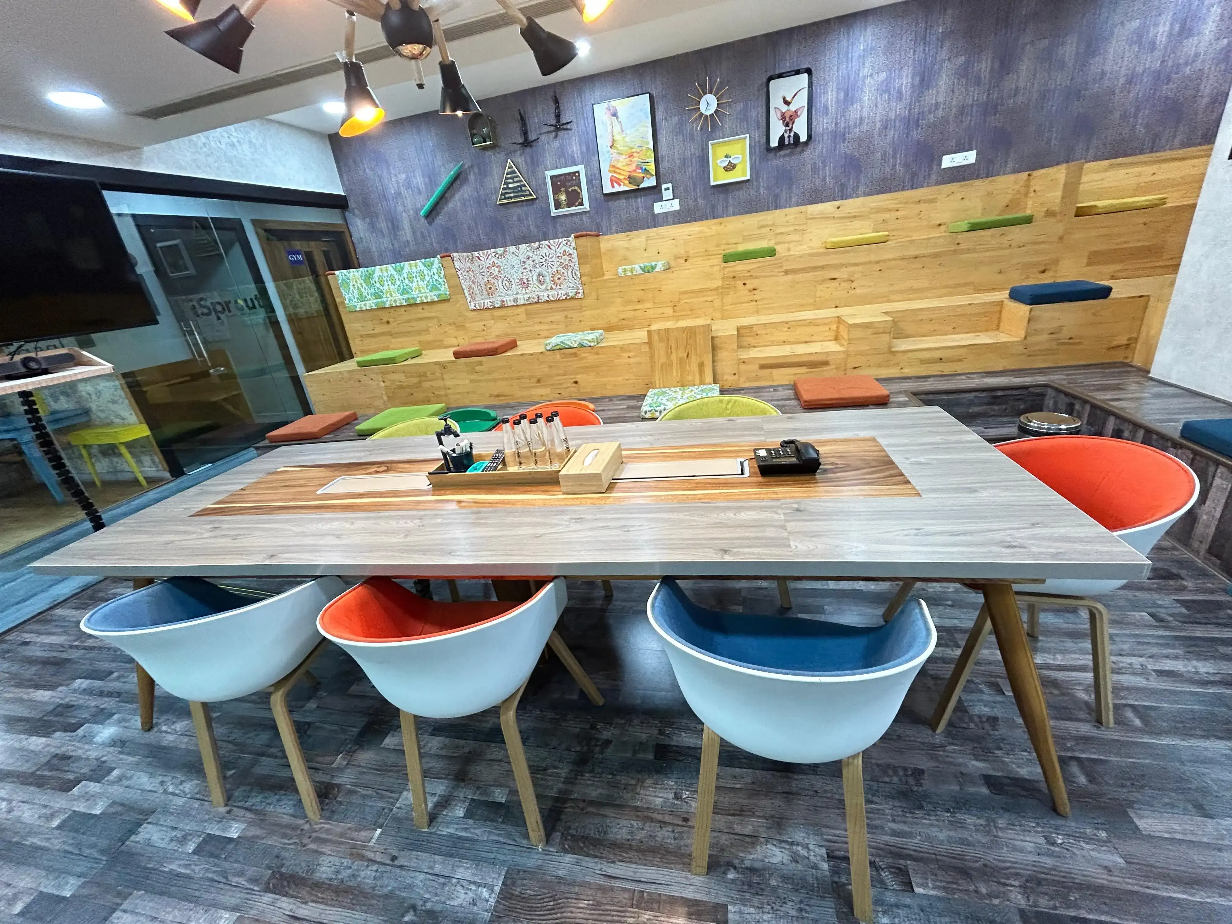 7 Seater Meeting Room