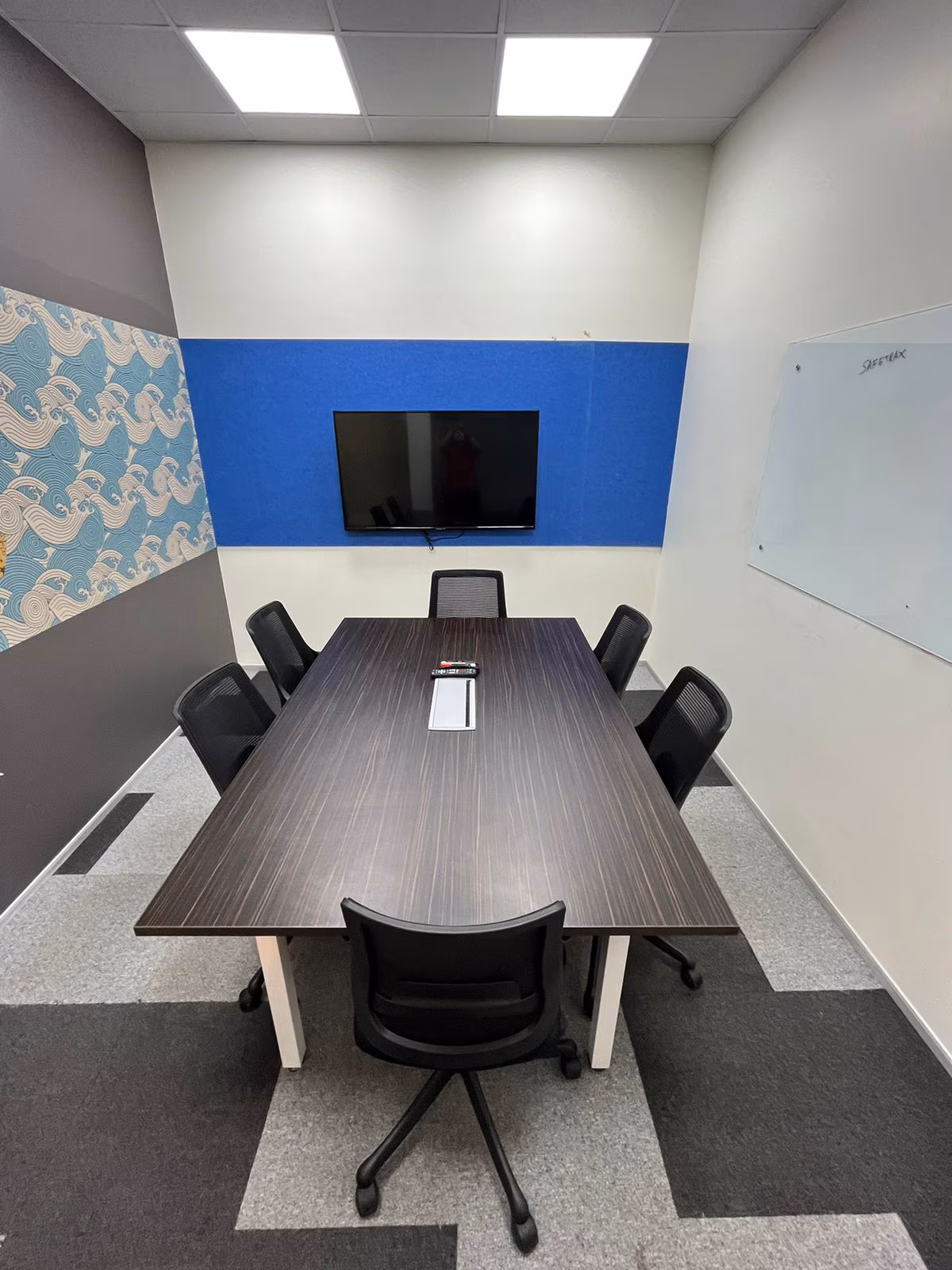 6 Seater Meeting Room