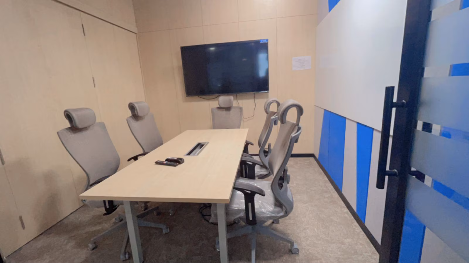 5 Seater Meeting Room