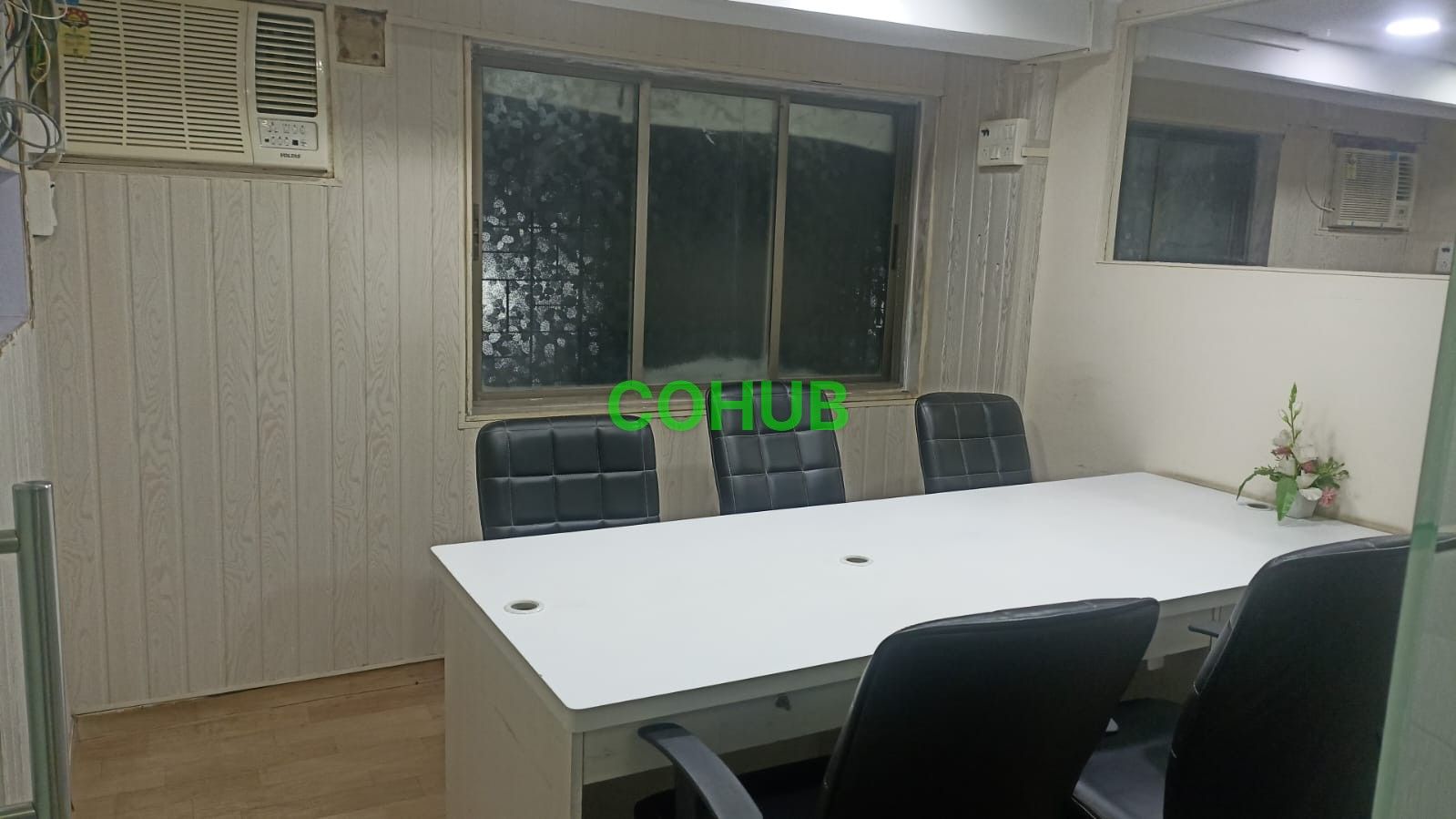 6 Seater Meeting Room