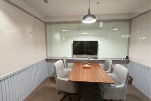 4 Seater Meeting Room