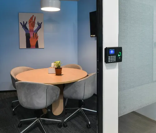 4 Seater Meeting Room