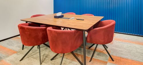 6 Seater Meeting Room