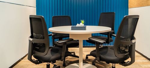 4 Seater Meeting Room