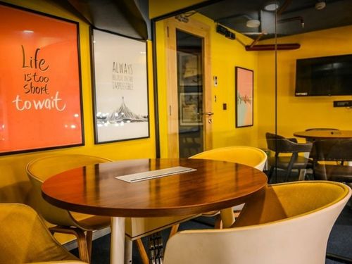 4 Seater Meeting Room