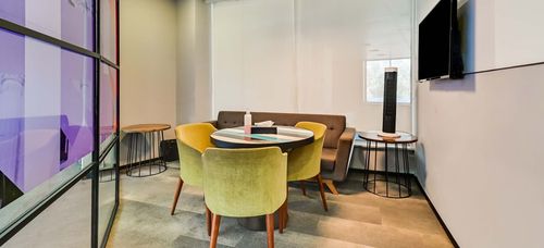 4 Seater Meeting Room