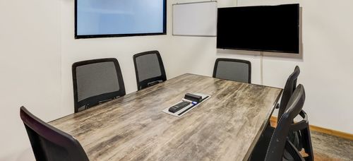 6 Seater Meeting Room