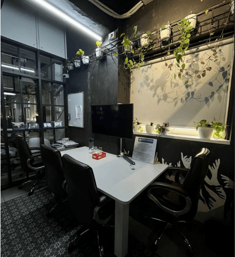 5 Seater Meeting Room