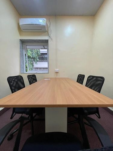 5 Seater Meeting Room