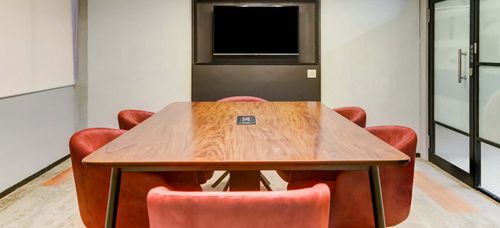6 Seater Meeting Room