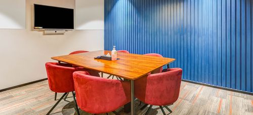 6 Seater Meeting Room