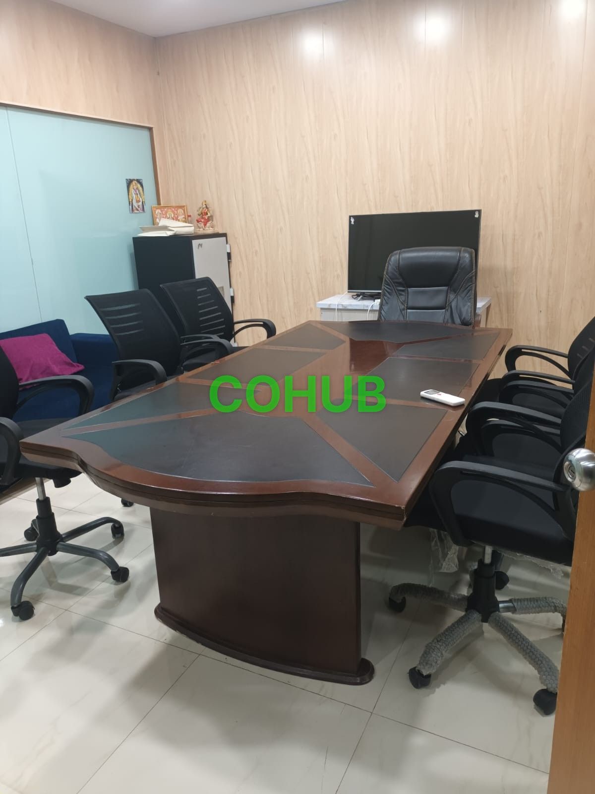 8 Seater Meeting Room